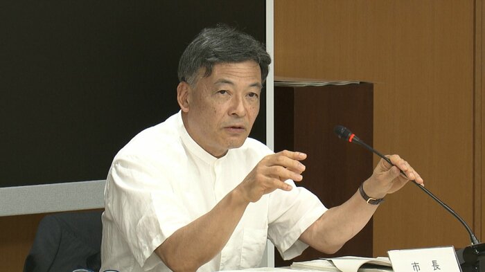 県の見解に意見する難波市長