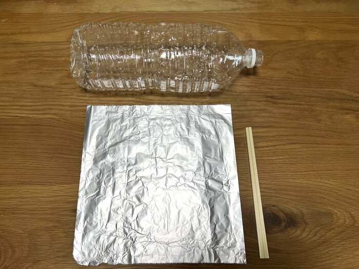 必要なのはアルミホイルと箸だけ（特集班撮影）