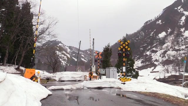 4月になっても雪が残る福島県只見町