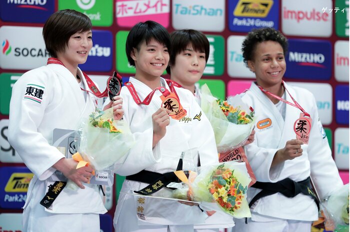 2018年柔道グランドスラム大阪 写真左:2位の角田選手 写真左から2人目:1位の阿部詩選手