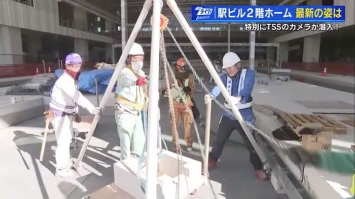 電気の線を収容する箱をホーム部に設置