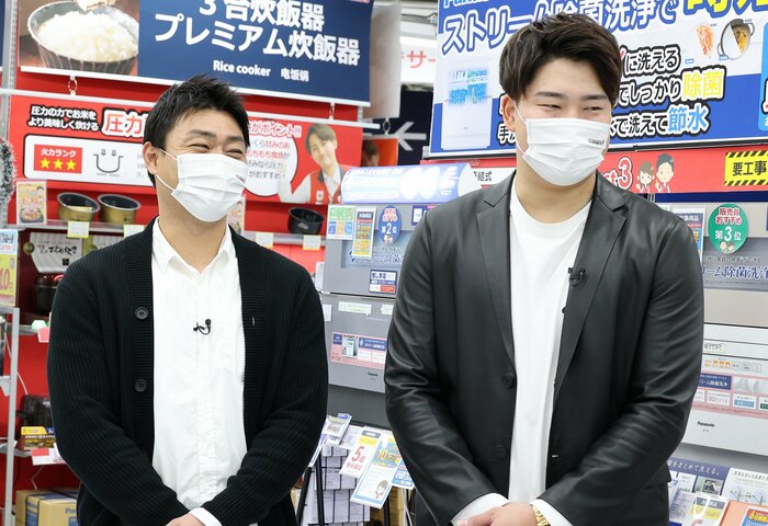 青木宣親、村上宗隆(左から)