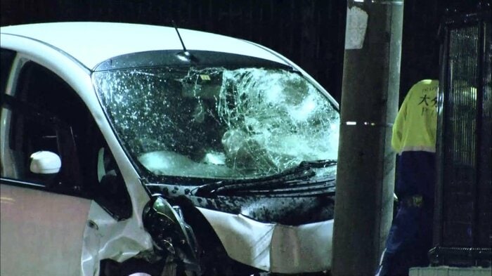 軽自動車の全面は大破していた