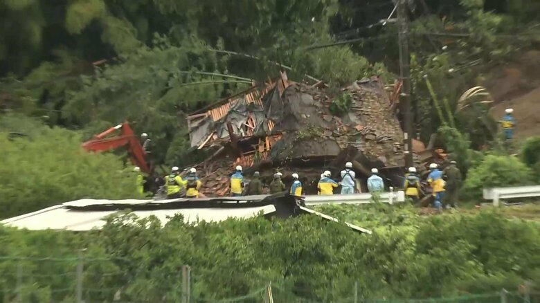 愛知・蒲郡市で土砂崩れ家族5人が“生き埋め”に…現場から2人救助される　自衛隊など110人体制で残る3人の救助活動続ける｜FNNプライムオンライン