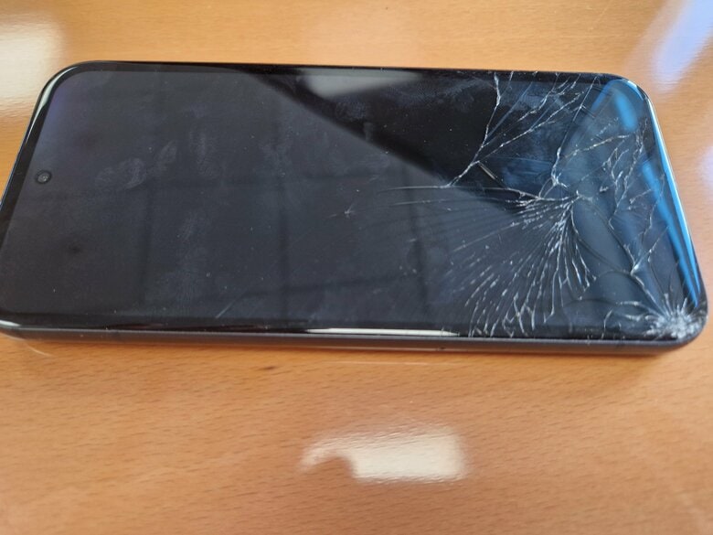 筆者がスマホ強奪事件の被害者に…突如、助手席を開けた男がかばんごと奪い逃走　ロンドンで年間7万台の被害｜FNNプライムオンライン