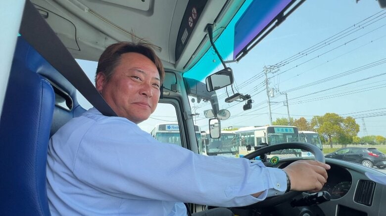 「運転してバスの魅力感じて」“日本一大きな教習車”でバス業界の人手不足に一石投じる「大型バス運転体験会」【アスヨク！】｜FNNプライムオンライン