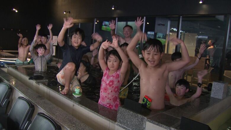 エスコンフィールドHOKKAIDOの「親子キャンプ」に大満足！ 楽しみはお風呂にBBQ 芝生で夏休みの宿題 夜の肝試しでは3枚のシール探しながら「1枚たりな～い」と泣いちゃう子も｜FNNプライムオンライン