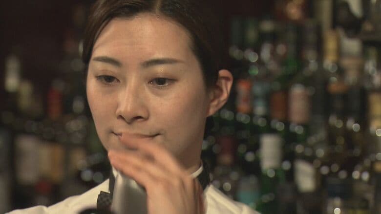 「誰かに寄り添いたい」女性バーテンダー　母親の反対押し切り選んだ道　子育てと両立しプロの高みを目指す｜FNNプライムオンライン