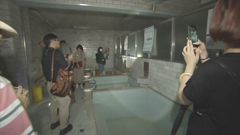 雑居ビルの銭湯にも…“日本一のシャッター商店街” 復活への切り札は『廃墟ツアー』で逆手に取った町おこし｜FNNプライムオンライン