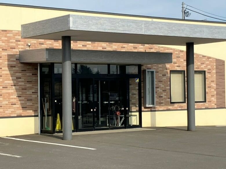 斎場のコインロッカーに預けた“現金56万円”が消えた…逮捕された容疑者は33歳の社員「間違いありません」―ほかの利用者にも被害あり余罪捜査＜北海道根室市＞｜FNNプライムオンライン
