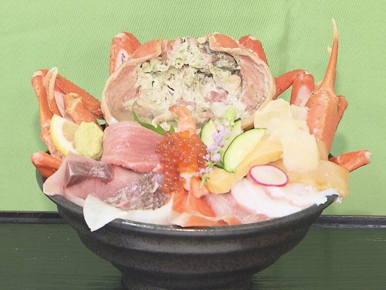 丼にベニズワイガニが丸ごと1杯…四国 瀬戸内 山陰のご当地グルメなど集めた物産展 新鮮な果物使ったかき氷も｜FNNプライムオンライン