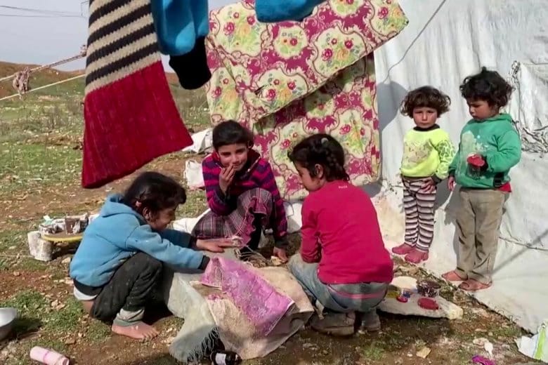 劣悪な環境で暮らすシリア難民の子どもたち