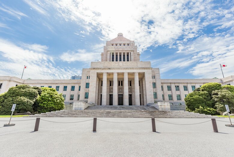 官僚は国会が閉会するとやっと仕事に集中できるという