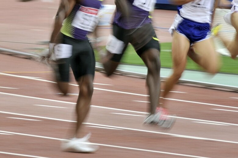 着地した足はなるべく真っすぐ（画像はイメージ）