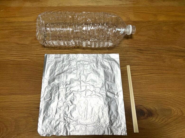 必要なのはアルミホイルと箸だけ（特集班撮影）