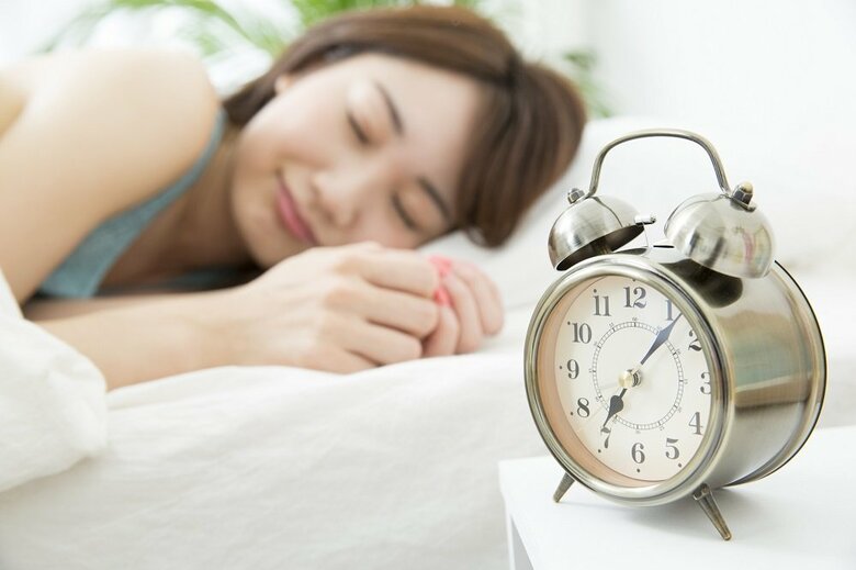 不規則な生活で「時計遺伝子」は狂っていく（画像：イメージ）