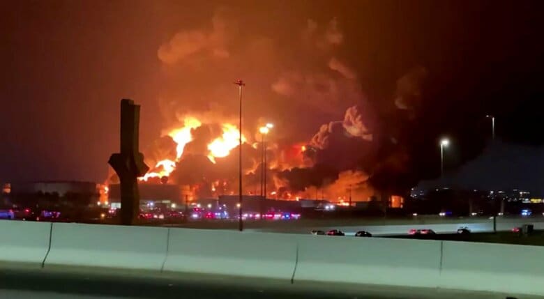 フーシー派の攻撃を受けたアラムコの施設（サウジアラビア・ジッダ 3月25日）