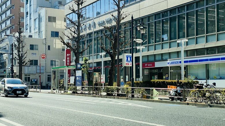 Xは本郷郵便局前で別の信者と合流したと供述した