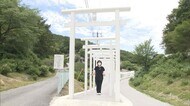 真っ白な鳥居が連なる「千本鳥居門」 アジサイとの競演でSNS映えスポットに…【岡山・新見市】