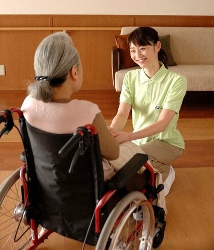 【11月11日介護の日】ベテラン介護士へのヒアリング調査発表 10年以上介護の仕事に携わる介護士たちのリアルな声