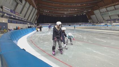 スケートリンクの営業始まる　長野市のエムウェーブ　