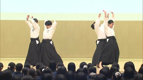 女子校で痴漢対策の護身術講座　警視庁の合気道教師が指導　中高生が実践的な対処法学ぶ