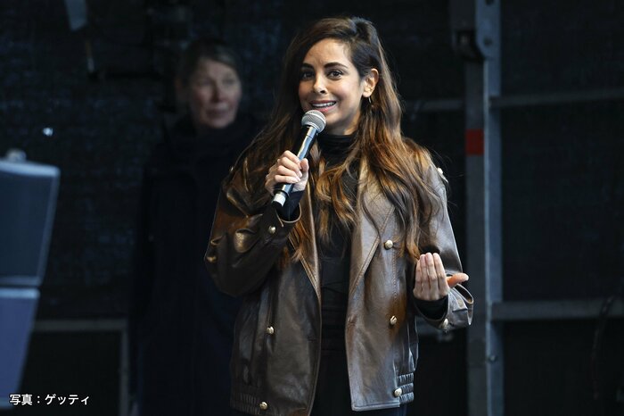 抗議集会に登場したフェルナンデス氏　2026年3月