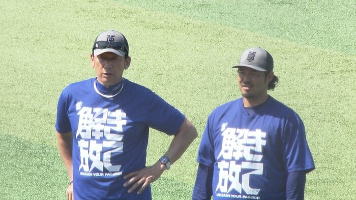 指揮を執る三浦監督