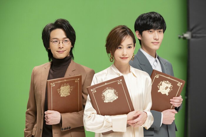 ブルボンの新CMに出演した(左から)中村倫也さん、桐谷美玲さん、杉野遥亮さん