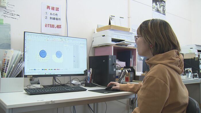 設計図を作る朝倉佳子さん