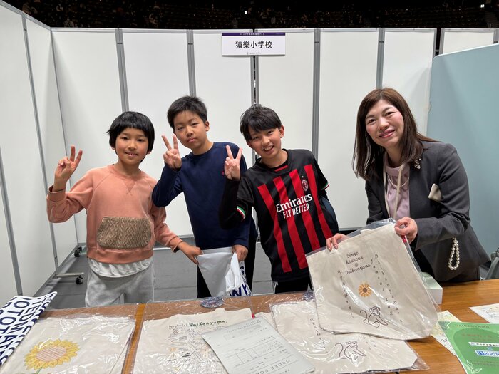 猿楽小学校の成田校長(右)「キーワードは子ども発」