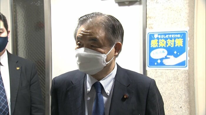 兵庫県連幹部と協議後、取材に応じる遠藤選対委員長