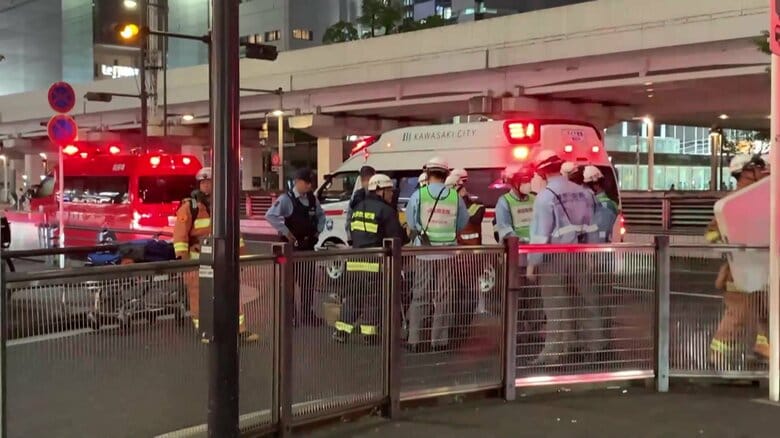 【騒然】「みんな目が痛いとか喉が痛いとか」路上で男女8人が顔や喉の痛み訴え男性1人搬送…ガスなど検出されず　JR川崎駅前｜FNNプライムオンライン