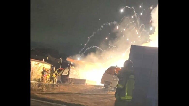 「ロケット花火の出発音みたいな爆発」40代男性を搬送…自動車工場火災で「爆発音」と通報相次ぐ　横浜市｜FNNプライムオンライン
