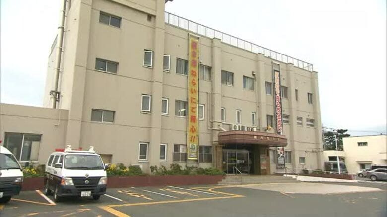 「性被害にあった」不同意性交の疑いと手で首を絞めて傷を負わせた疑い　愛知県豊橋市の18歳の大学生の男を逮捕　10代の成人女性に対して暴行か　静岡・湖西署｜FNNプライムオンライン