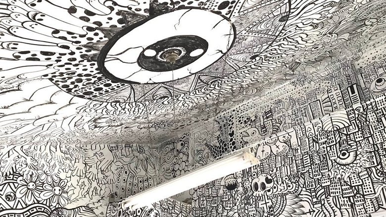 天井に描かれた大きな目玉や腕にも理由があった