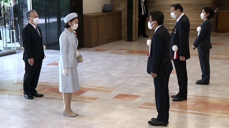 全国赤十字大会の会場に到着された紀子さま　5月15日