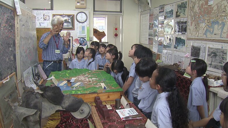 佐世保市内の子どもたちが見学に訪れる