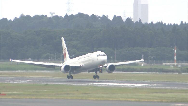 着陸するJAL645便
