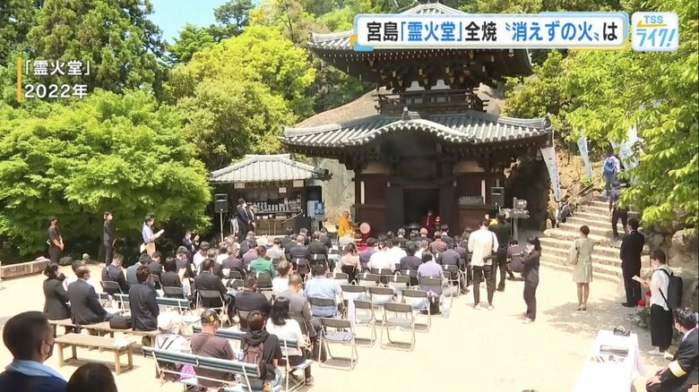 長寿願う参拝者でにぎわう霊火堂（2022年撮影）