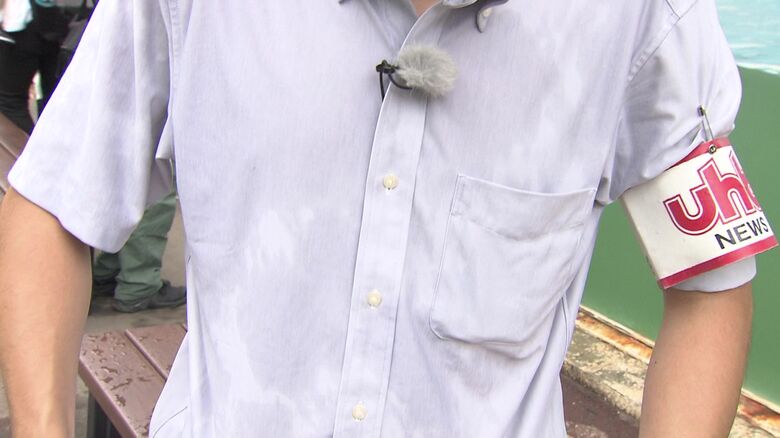 記者の服もびしょびしょに