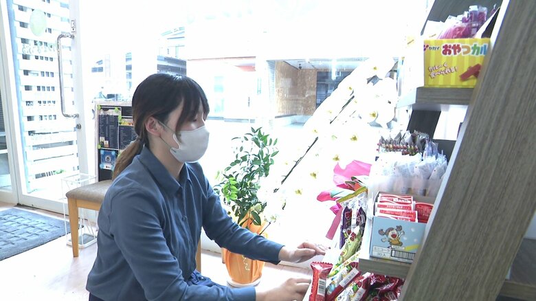 「この店をきっかけに明るい商店街に戻ってくれたら」と願う佐々木さん