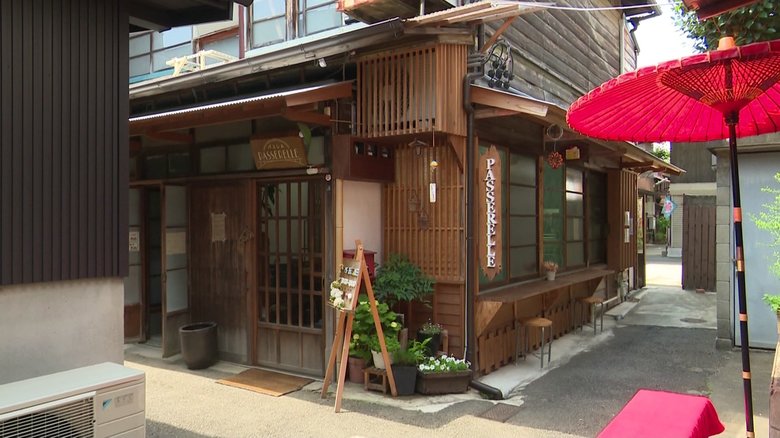 まるで昭和の佇まい…カフェや雑貨店など立ち並ぶ「松應寺横丁」 古民家改装した店で味わうスイーツ