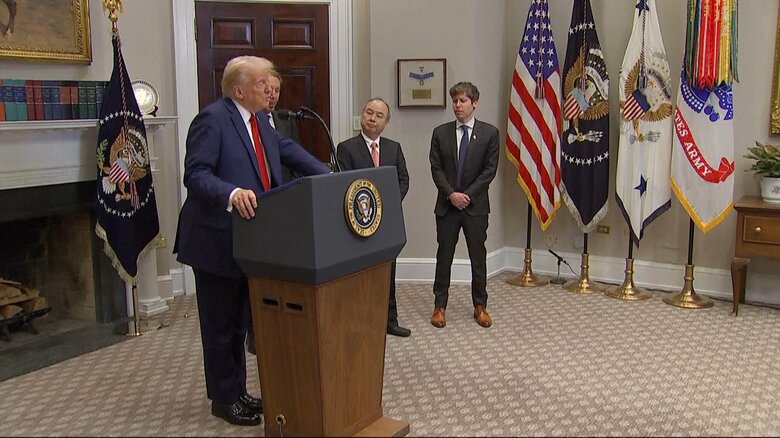 オープンAI、オラクル、ソフトバンクの3社トップと会見に臨んだトランプ大統領（2025年1月）