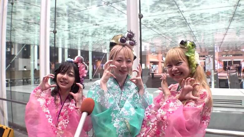 路上ライブを行うアイドル「きゃらめるもんすたーず」