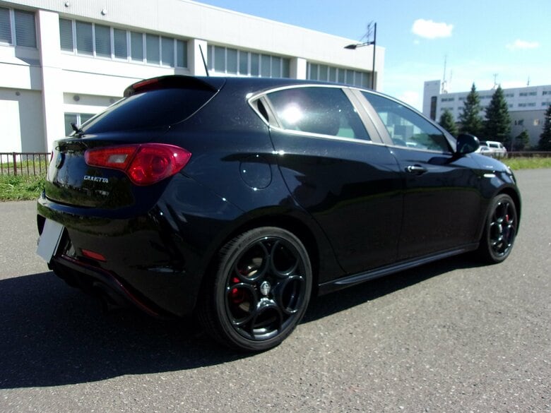 男が運転していたアルファロメオ（提供：北海道警）