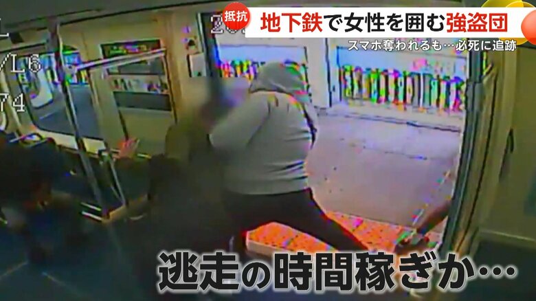 諦めずに必死に押し続けていた女性（Philadelphia Police Department）