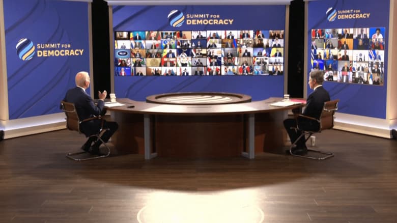 民主主義サミットの初日、各国首脳とオンライン形式で協議するバイデン大統領（2021年12月9日）