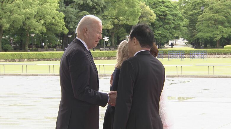 バイデン大統領を平和公園で出迎えた岸田首相