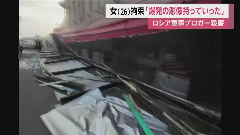 吹き飛ばされたカフェの外壁